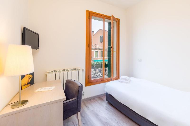 B And B Casanova Ai Tolentini Venice Exterior photo
